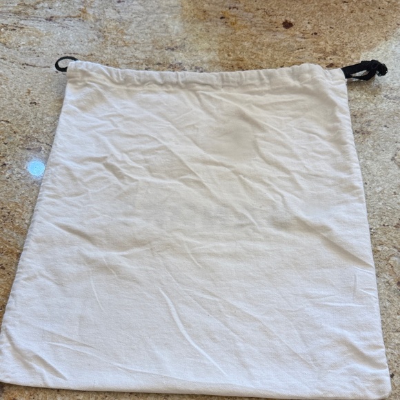 SANDRO BLACK PATTERNED LEATHER SHOULDER BAG MEDIUM WITH GOLD HARDWARE. - Picture 9 of 10